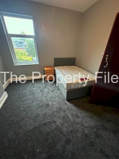 7 Bedroom Semi-Detached House To Rent In Norman Road, Manchester, M14