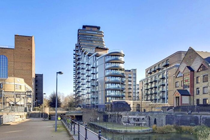 2 Bedroom Flat To Rent In Cobblestone Square, Wapping, E1W