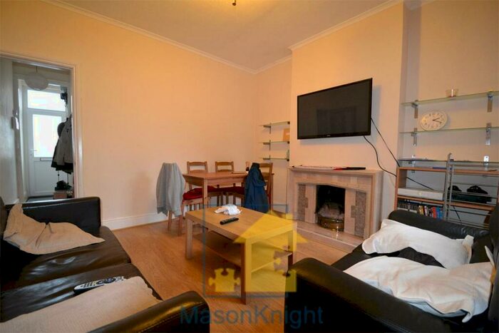 4 Bedroom Terraced House To Rent In Warwards Lane, Selly Oak. Mins Walk To University Of Birmingham, B29