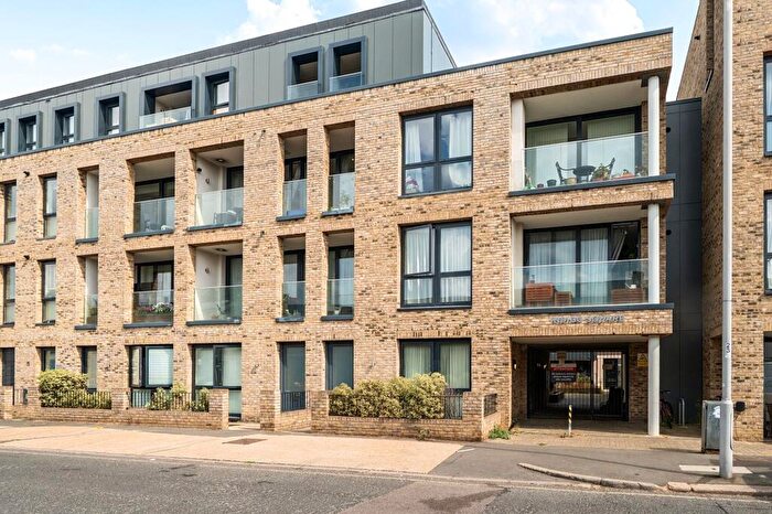 2 Bedroom Flat For Sale In Indigo Square, Surbiton, KT6
