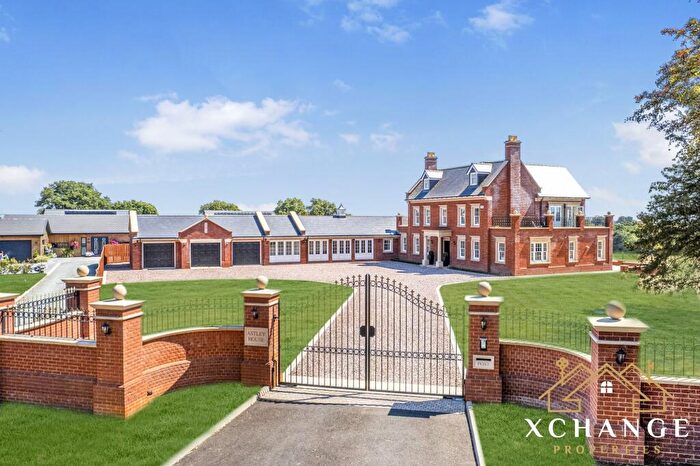 6 Bedroom Detached House For Sale In Howe Green, Astley, CV10