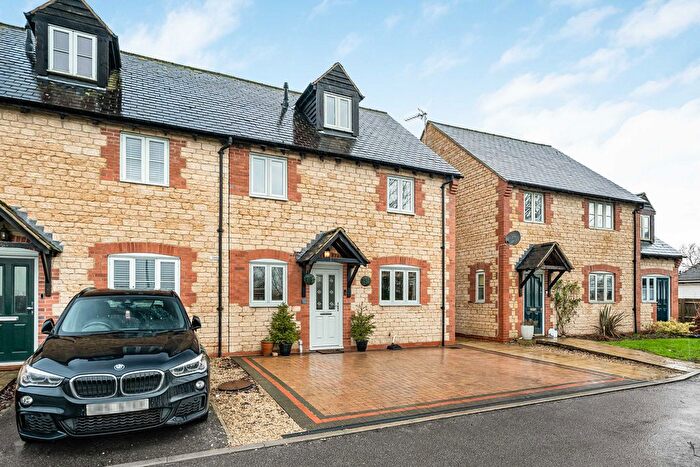 4 Bedroom End Of Terrace House For Sale In Ploughley Road, Lower Arncott, OX25