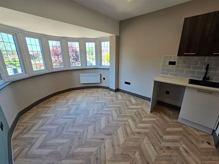 Studio To Rent In Green Lane, Shepperton, TW17