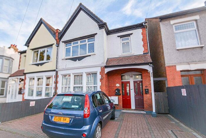 2 Bedroom Flat To Rent In Boscombe Road, Southend-On-Sea, SS2