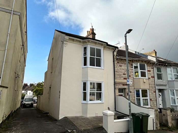 3 Bedroom End Of Terrace House To Rent In Islingword Road, Brighton., BN2