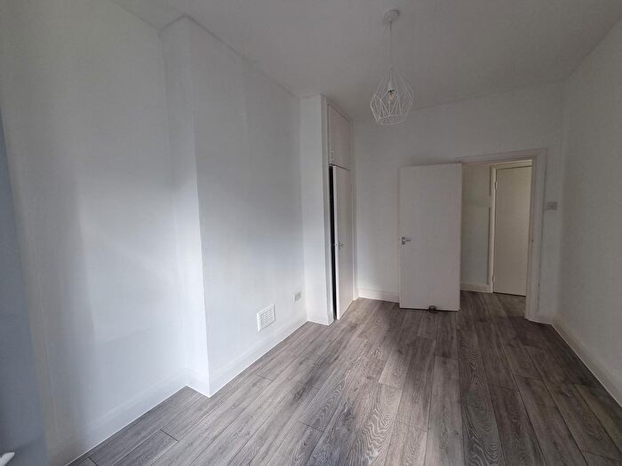 2 Bedroom Flat To Rent In Bewick Street, London, SW8