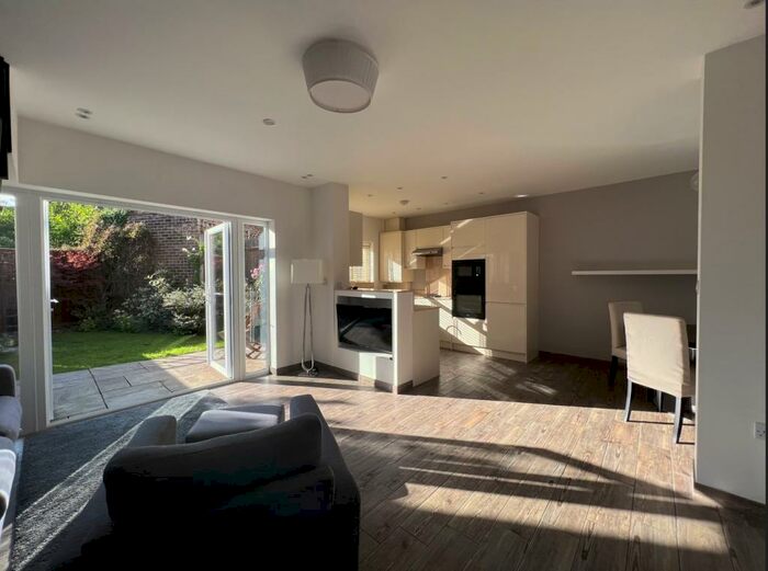 2 Bedroom Semi-Detached House To Rent In Uplands Park Road, Enfield, Greater London, EN2