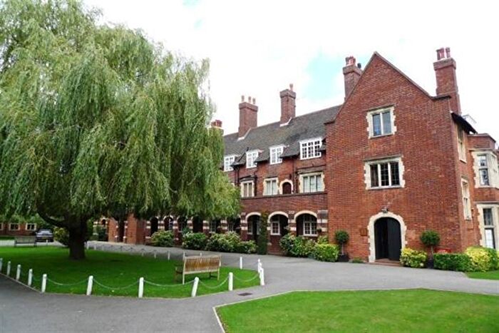 3 Bedroom Flat To Rent In Meadway Court, Meadway, Golders Green, NW11