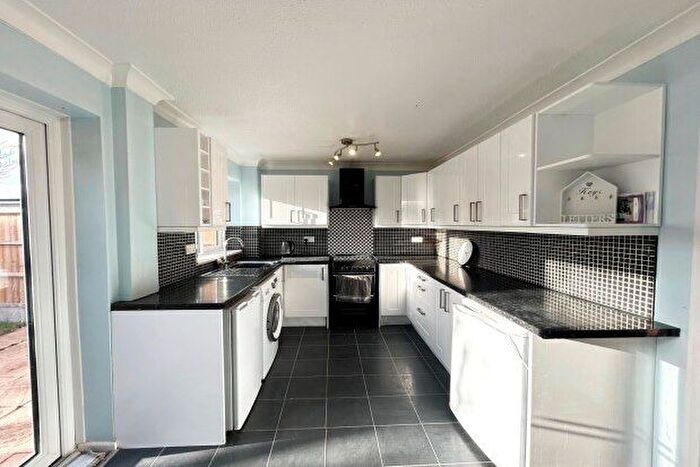 3 Bedroom Terraced House To Rent In Pickwick Avenue, Chelmsford, CM1