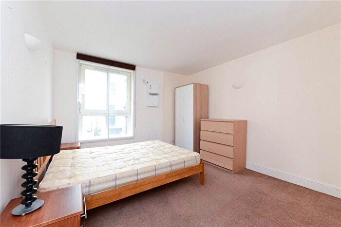 2 Bedroom Flat To Rent In Commercial Road, Aldgate, London, E1