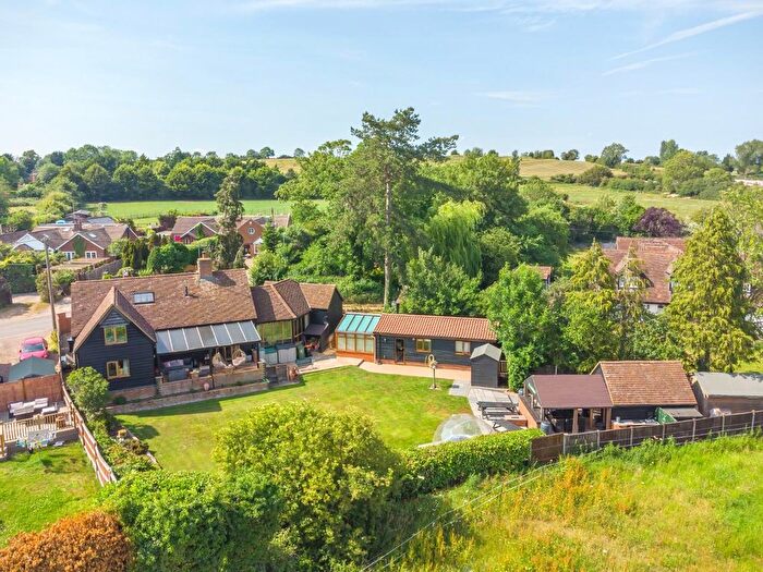 4 Bedroom Detached House For Sale In Dunstable Road, Tilsworth, Leighton Buzzard, LU7