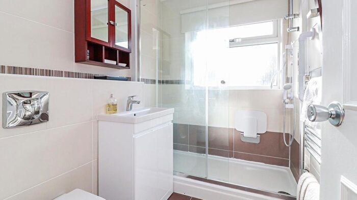 2 Bedroom Flat For Sale In Parkside, Eastbury Road, Watford, WD19