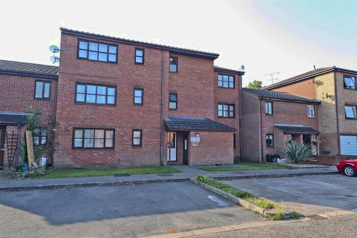 Studio To Rent In Newcourt, Cowley, UB8