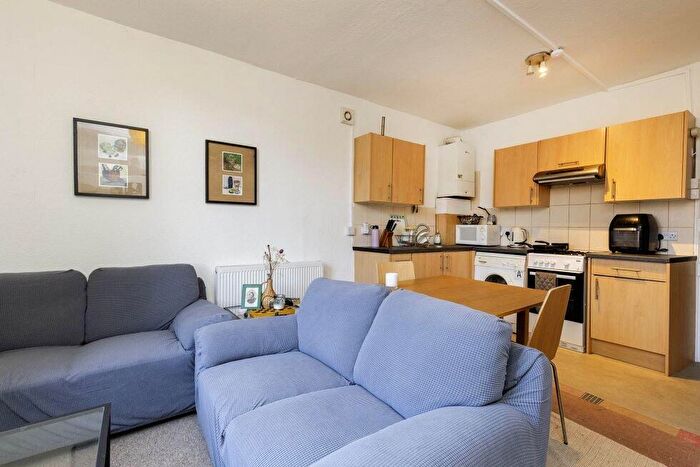 1 Bedroom Flat To Rent In Grosvenor Gardens, Willesden Green, NW2