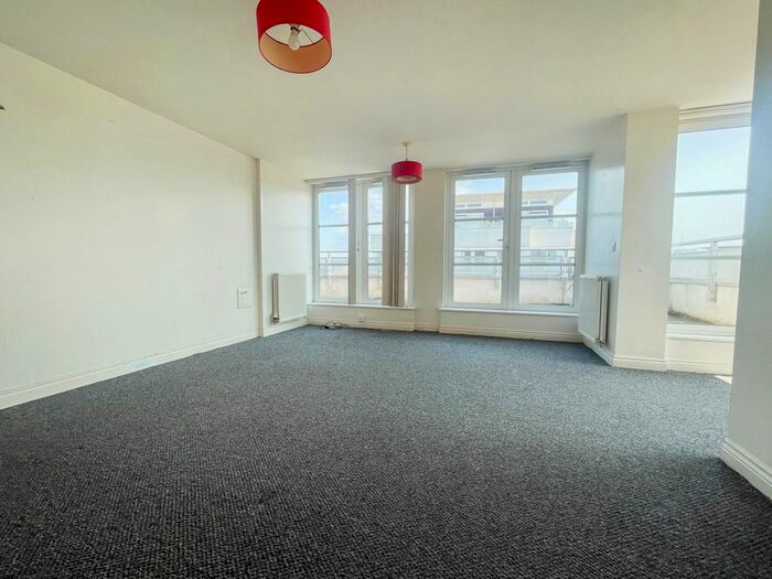 3 Bedroom Flat To Rent In Watkin Road, Leicester, LE2