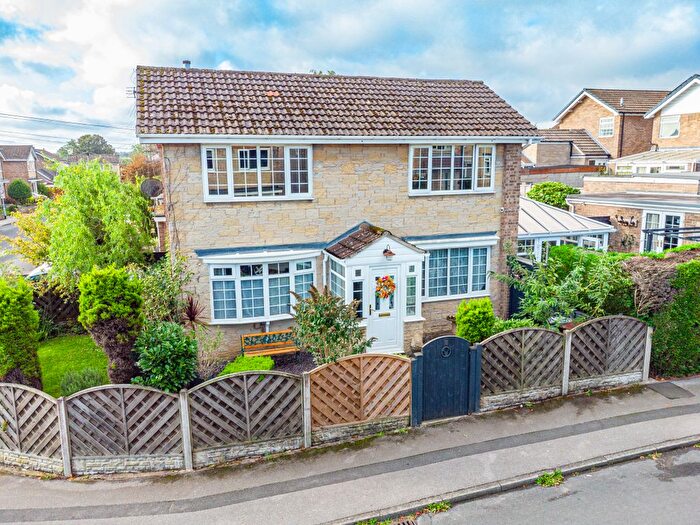 3 Bedroom Detached House For Sale In Beechfield, Leeds, LS12