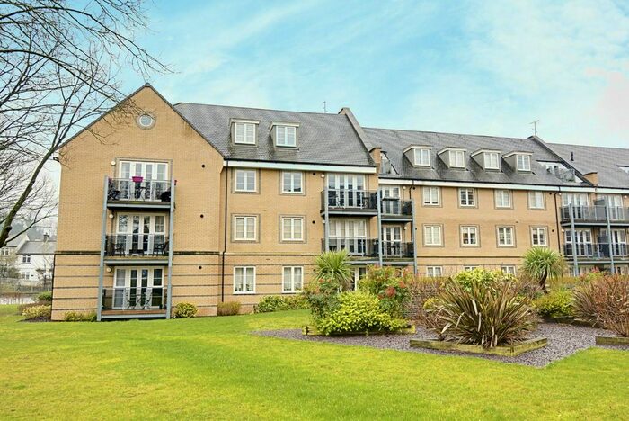 2 Bedroom Flat To Rent In Kingsmead Court, Hertford, SG13