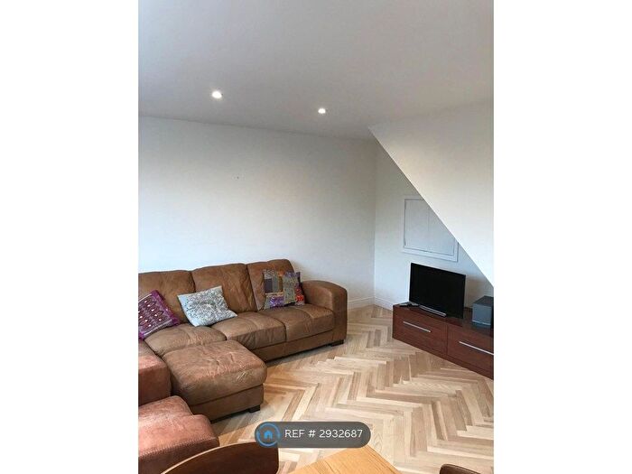 2 Bedroom Maisonette To Rent In Carrick House, Bristol, BS8