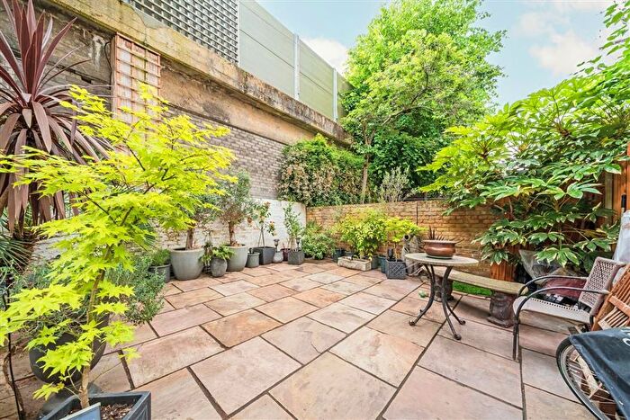 1 Bedroom Flat For Sale In Eardley Crescent, Earls Court, SW5