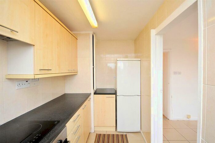2 Bedroom Flat To Rent In Ross Road, South Norwood, London, SE25