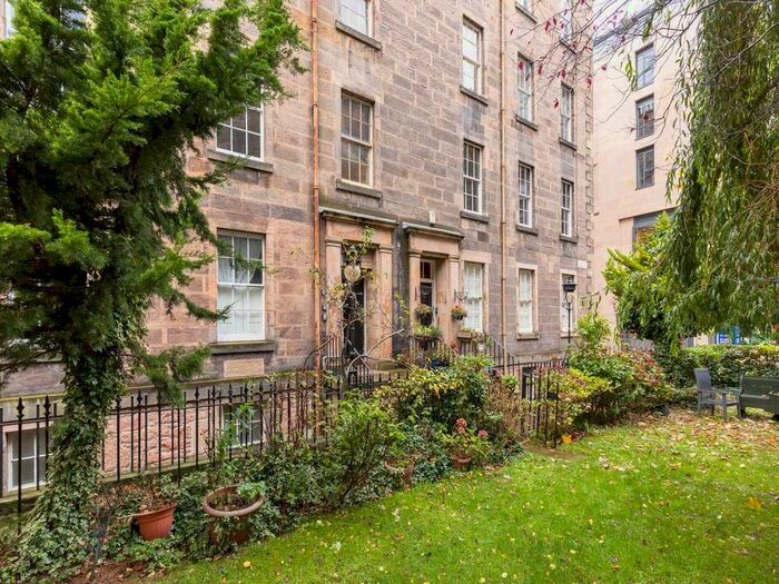 3 Bedroom Flat To Rent In St James Square, City Centre, Edinburgh, EH1