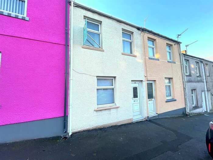 2 Bedroom Terraced House To Rent In High Street, Tumble, Llanelli, SA14