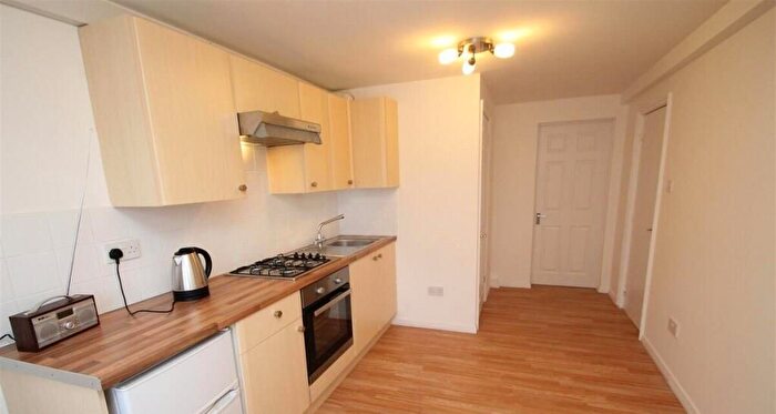 1 Bedroom Flat To Rent In Percy Avenue, Ashford, TW15