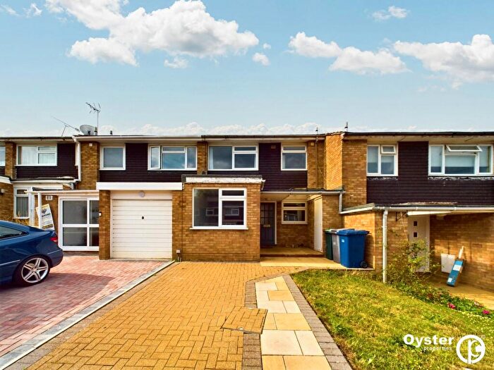 3 Bedroom Terraced House To Rent In Howard Close, London, N11
