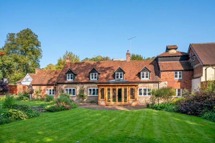 4 Bedroom Property For Sale In High Street, West Wycombe, High Wycombe, HP14