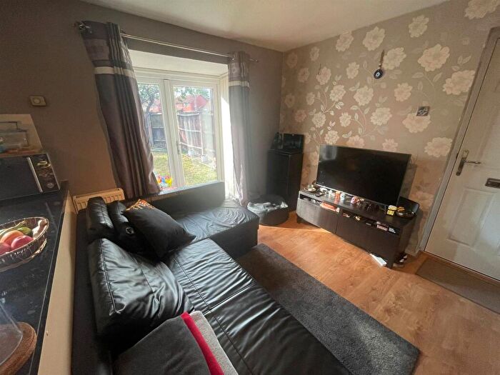 1 Bedroom End Of Terrace House To Rent In Bates Close, George Green, SL3