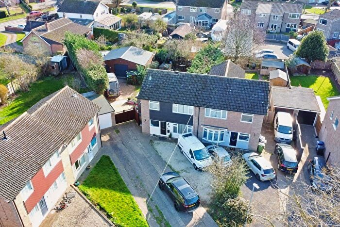 3 Bedroom Semi Detached House For Sale In Humberley Close, Eynesbury, PE19