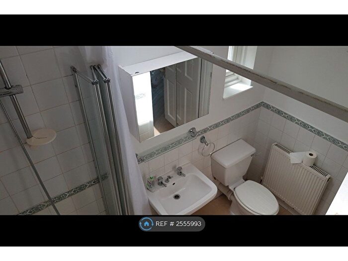 2 Bedroom Flat To Rent In Cavendish Road, London, SW12