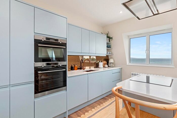 2 Bedroom Apartment For Sale In Tenby, SA70