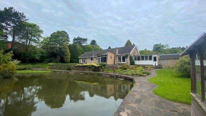 3 Bedroom Bungalow To Rent In Whirlowdale Close, Sheffield, South Yorkshire, S11