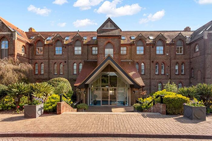 3 Bedroom Flat For Sale In Falmer Road, Rottingdean, BN2