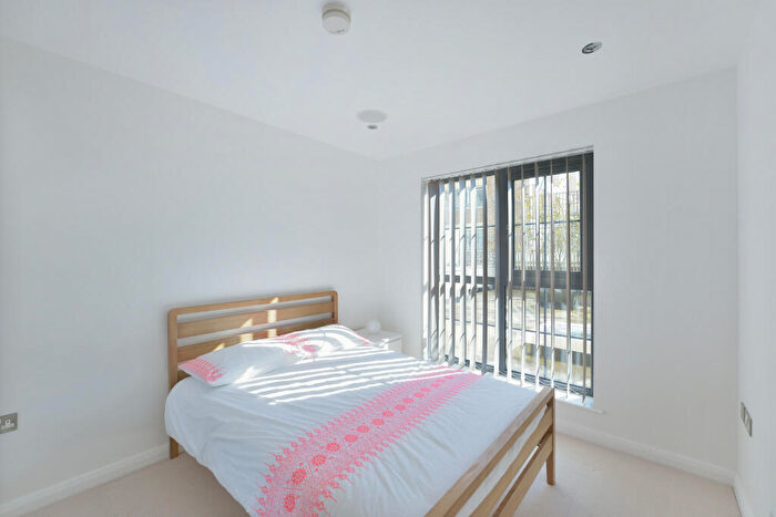 2 Bedroom Flat For Sale In Plumbers Row, London, E1
