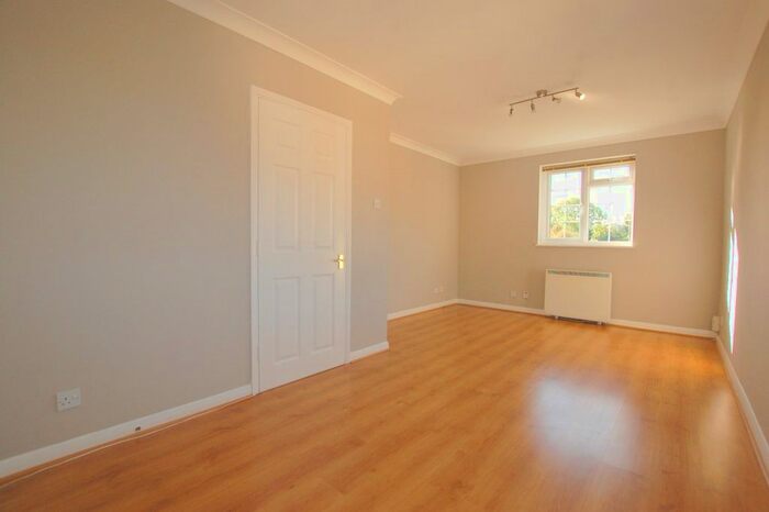 2 Bedroom Flat To Rent In Hanson Close, Beckenham, BR3