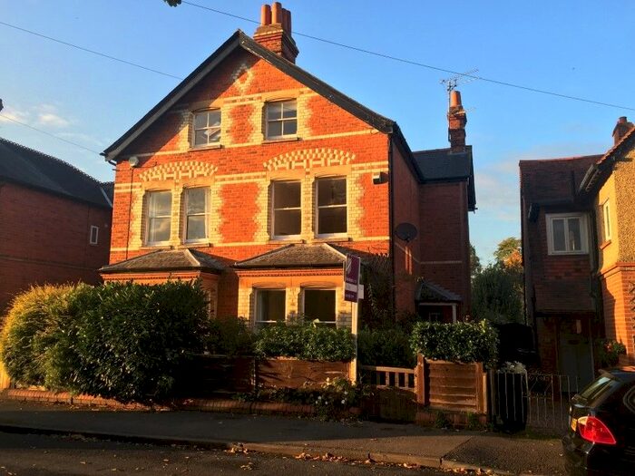 4 Bedroom Semi-Detached House To Rent In Harrogate Road, Caversham, Reading, Berkshire, RG4