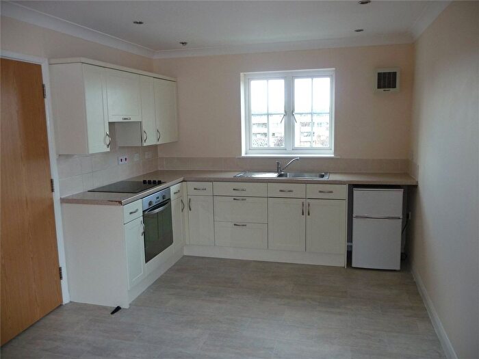 2 Bedroom Flat For Sale In Gatehouse Court, Taunton, TA1