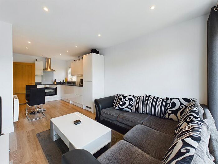 1 Bedroom Flat To Rent In Jem House, Grove Gardens, High Wycombe, HP13