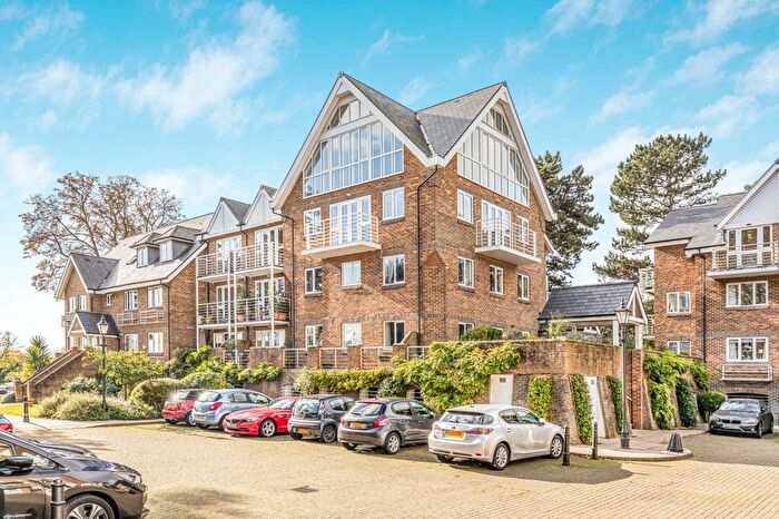 2 Bedroom Flat To Rent In Thames Close, Hampton, TW12