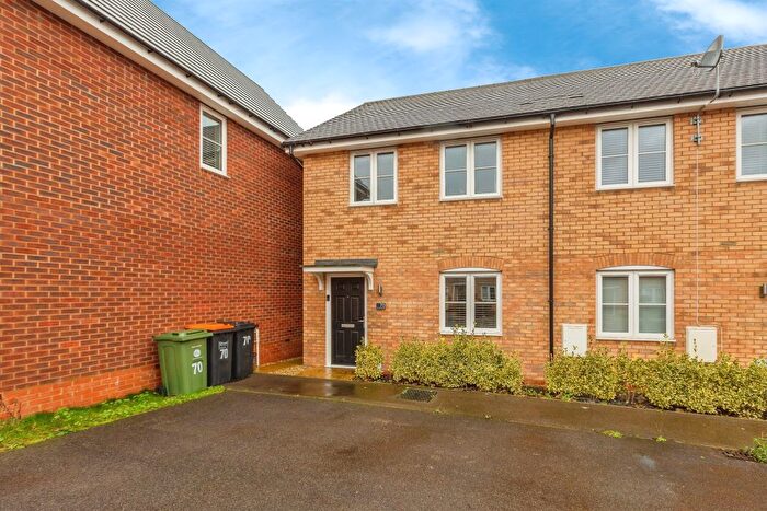 3 Bedroom End Terrace House For Sale In Hadrian Crescent, Leighton Buzzard, LU7