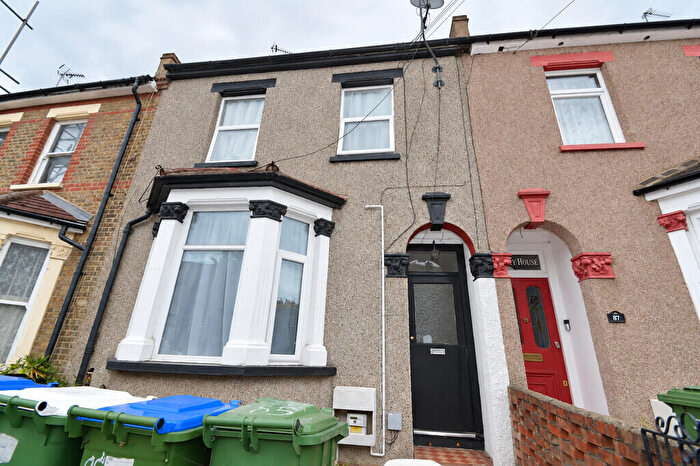 2 Bedroom Flat To Rent In Riverdale Road, Erith, DA8