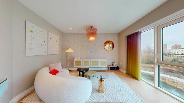 2 Bedroom Flat To Rent In Park Street, London, SW6