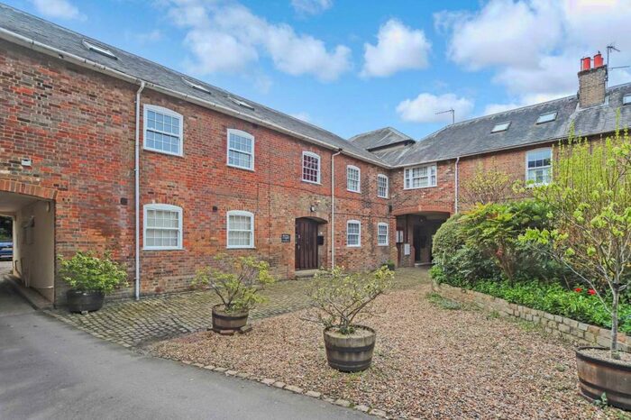 1 Bedroom Apartment To Rent In Royal Court, Tring, HP23