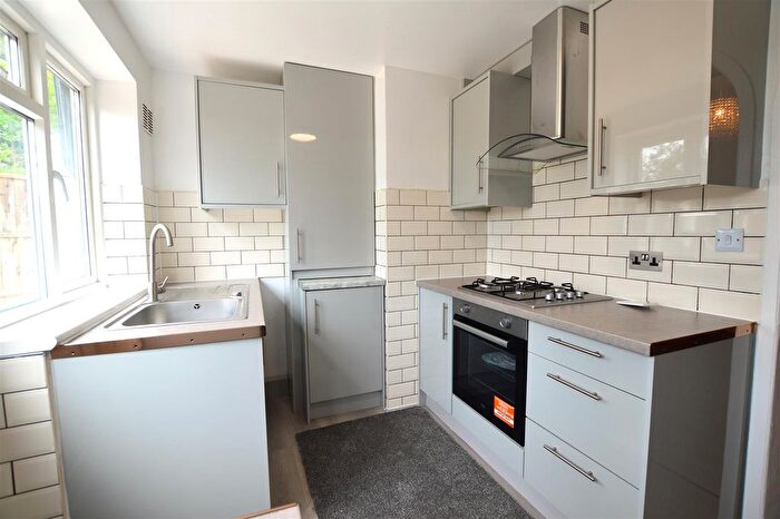 2 Bedroom Flat To Rent In Hampshire Avenue, Slough, SL1