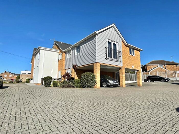 2 Bedroom Flat To Rent In Rodings Close, Eastwood, SS9