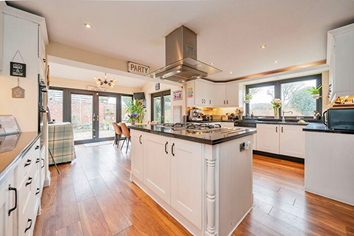 5 Bedroom Semi-detached House For Sale In Tunnel End, Preston-On-The-Hill, WA4