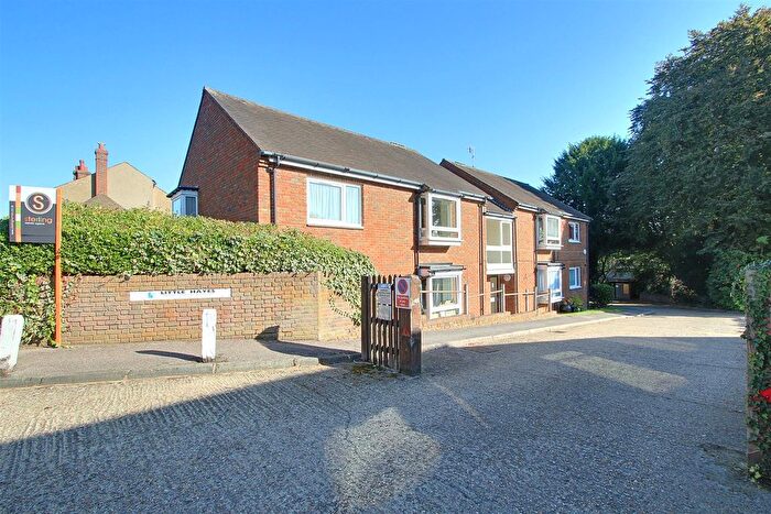 1 Bedroom Flat To Rent In High Street, Kings Langley, WD4