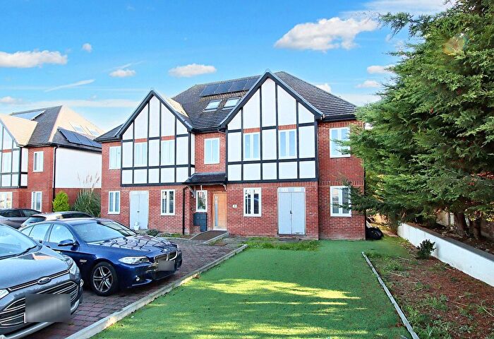 3 Bedroom Flat For Sale In The Glade, Shirley, CR0